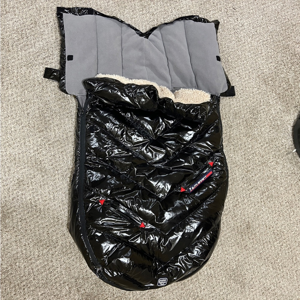 7 A.M. ENFANT POLAR IGLOO FOOTMUFF